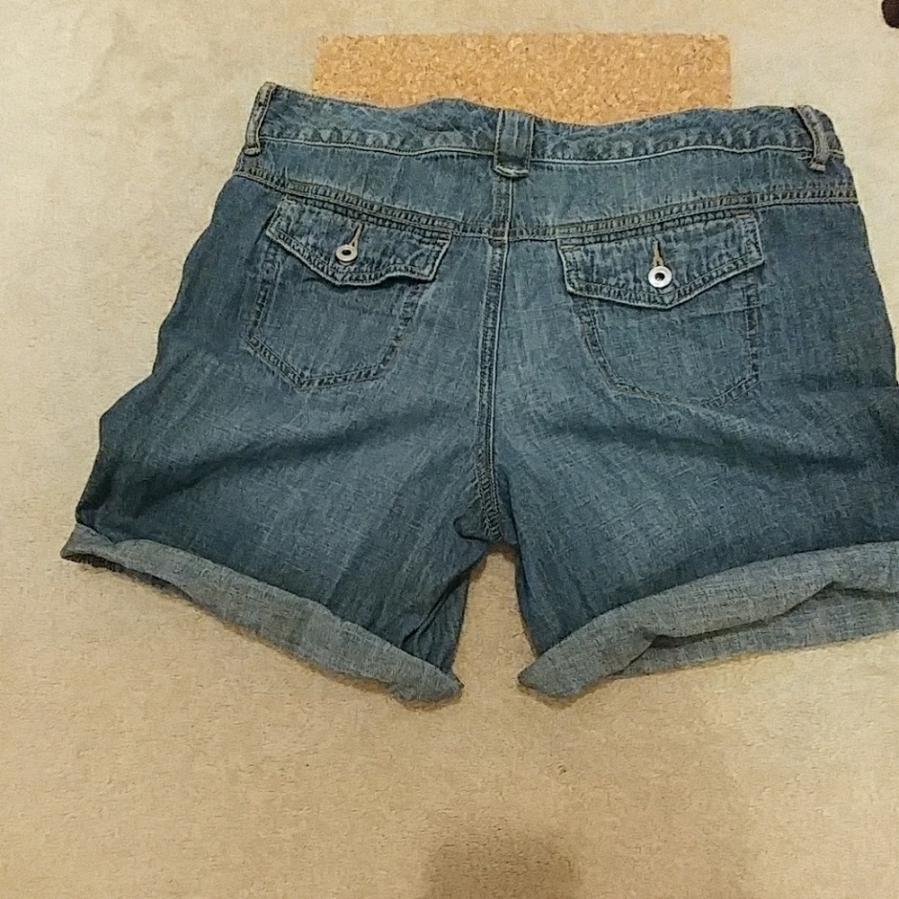 Tommy Hilfiger demin short, size 6